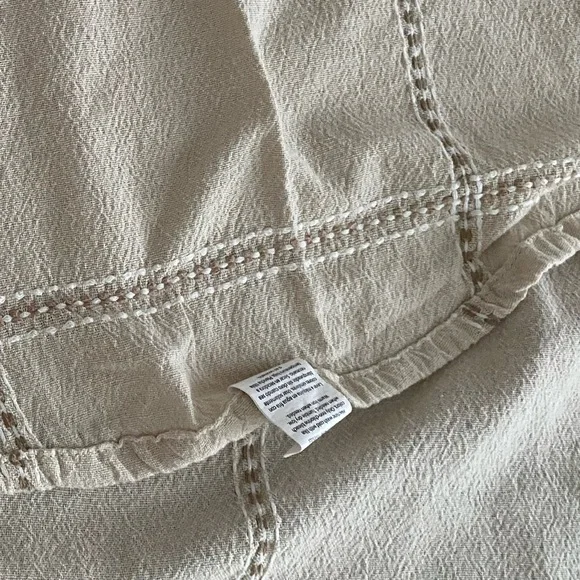 Tan and beige tablecloth 58 x 72 oval. Cotton Blend w/embroidery. EC. - Picture 5 of 14